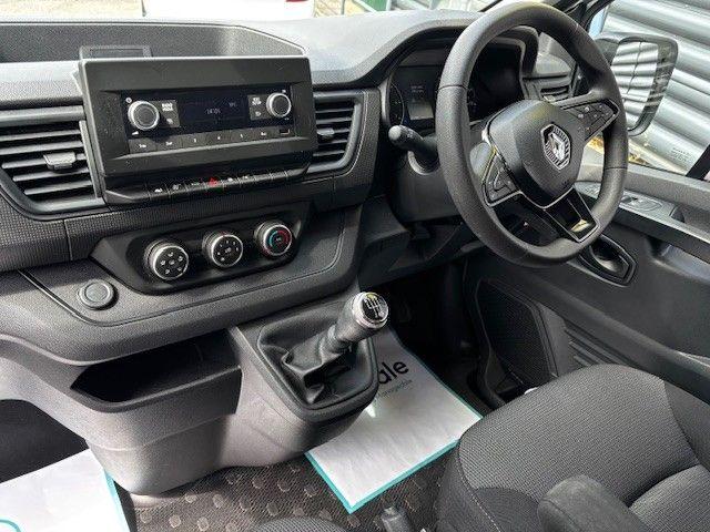 Renault Trafic image 9